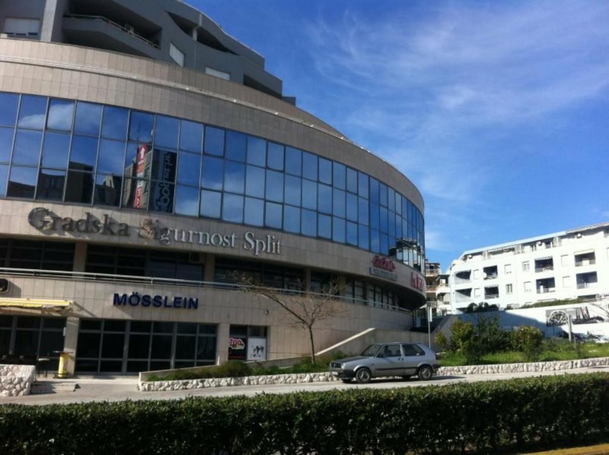 Apartament Karlo Near The Beautiful Znjan *